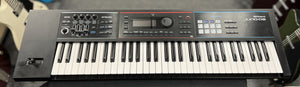 Roland JUNO-DS61 61 Key Synthesizer with Gator Gig Bag